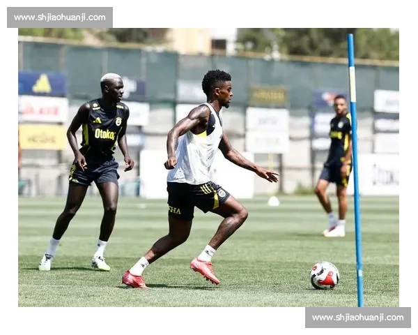 罗马诺确认!杜兰租借费内巴切交易达成,即将亮相伊斯坦布尔 罗马诺确认!杜兰租借费内巴切交易达成,即将亮相伊斯坦布尔