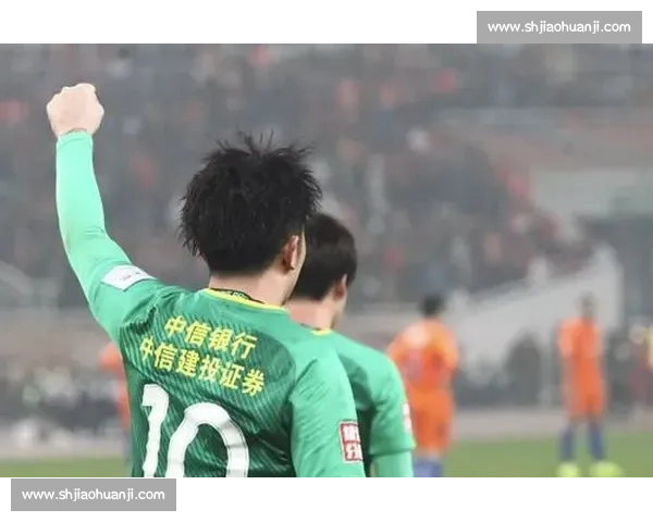 李磊 200 战获纪念球衣 与张稀哲 400 战传奇合影致敬队史