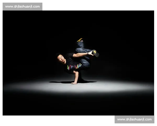 泳池少女即兴街舞燃爆全场!泳装与地板动作的无缝切换太惊艳 泳池少女即兴街舞燃爆全场!泳装与地板动作的无缝切换太惊艳