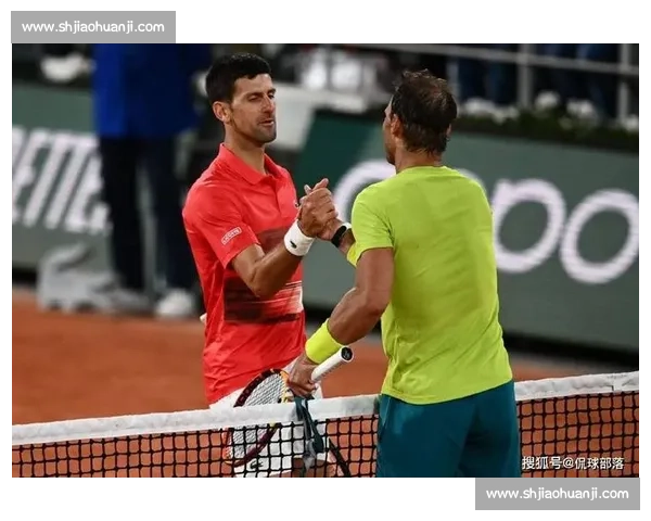 失误瞬间！德约科维奇怒摔球拍，情绪失控引热议