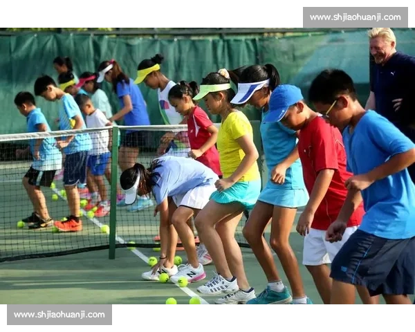 网球,不止是运动,更是青少年们挥洒青春的舞台! 网球,不止是运动,更是青少年们挥洒青春的舞台!